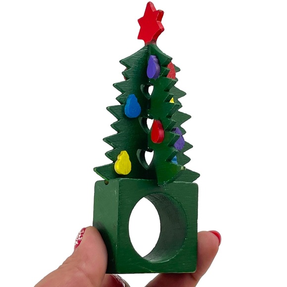 Vintage wooden hand painted 3D Christmas tree napkin rings (set of 4) - Picture 4 of 6